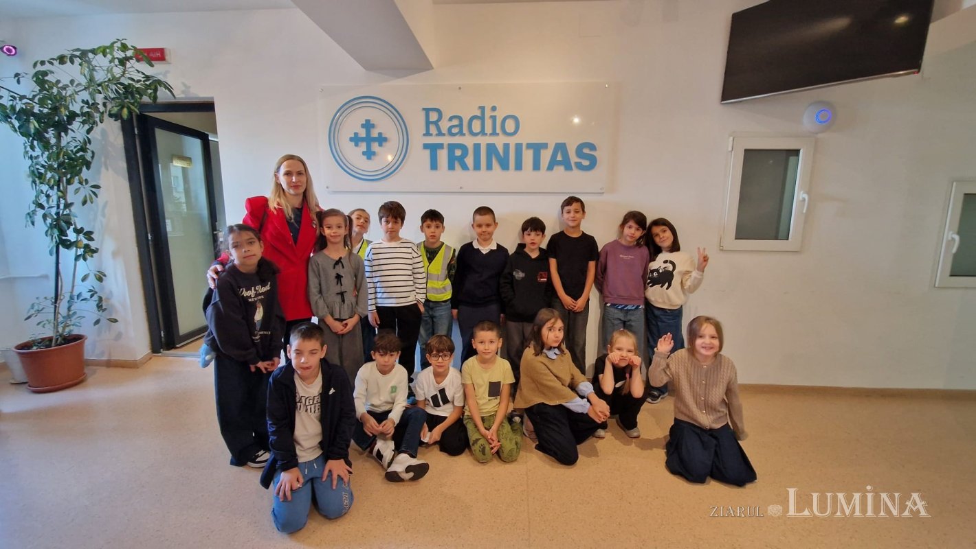 Elevi bucureșteni, în vizită la instituțiile media ale Patriarhiei Române 377554