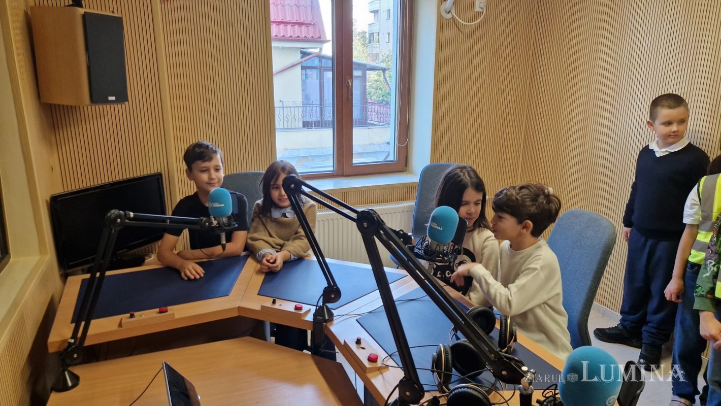 Elevi bucureșteni, în vizită la instituțiile media ale Patriarhiei Române 377555