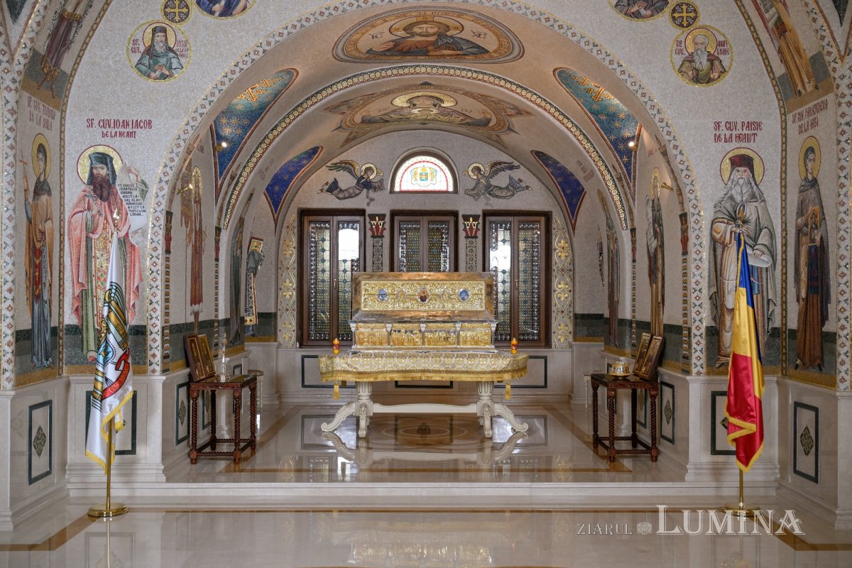Patriarhul României a sfințit racla cu moaştele Sfântului Constantin Sârbu 377661