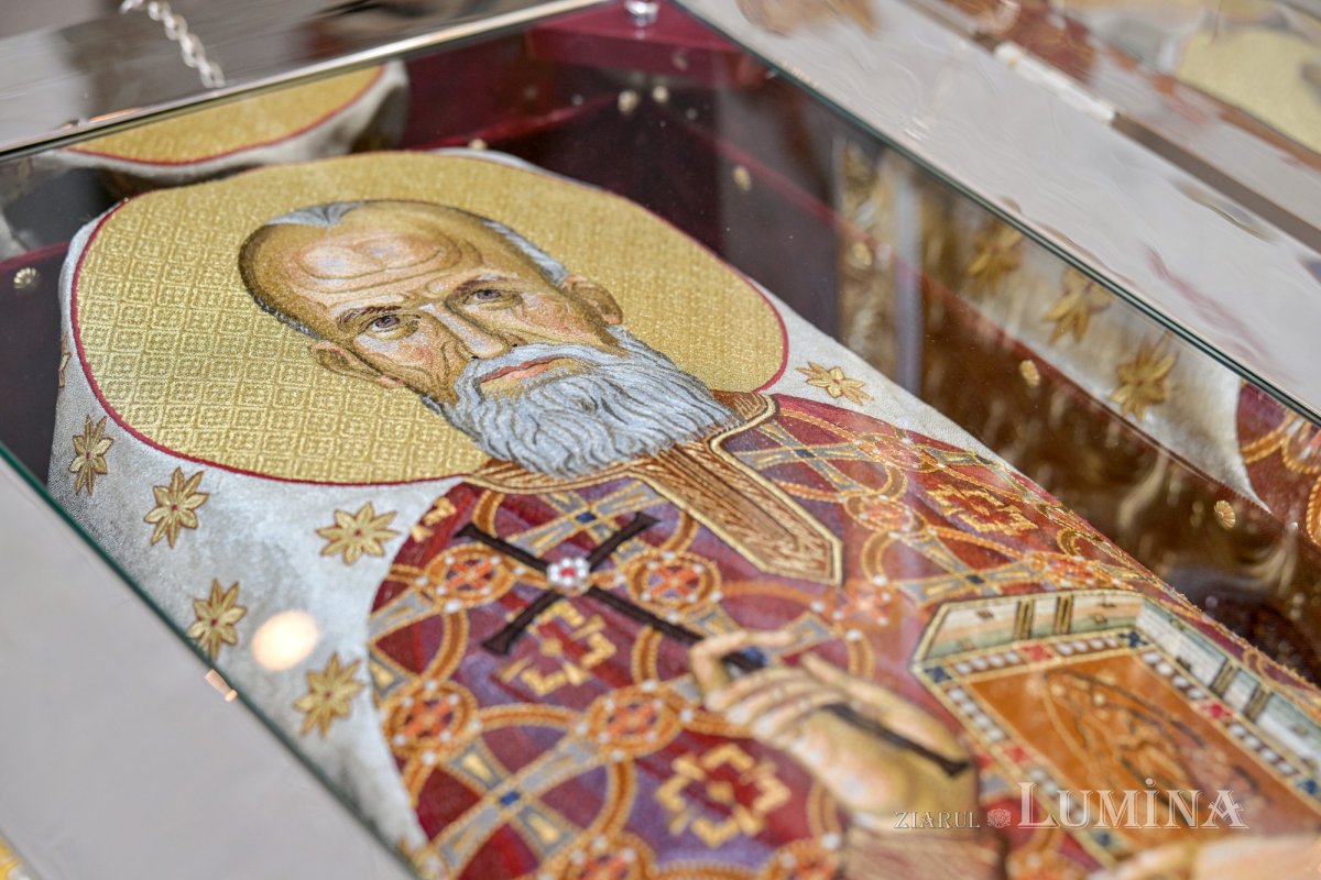 Patriarhul României a sfințit racla cu moaştele Sfântului Constantin Sârbu 377664