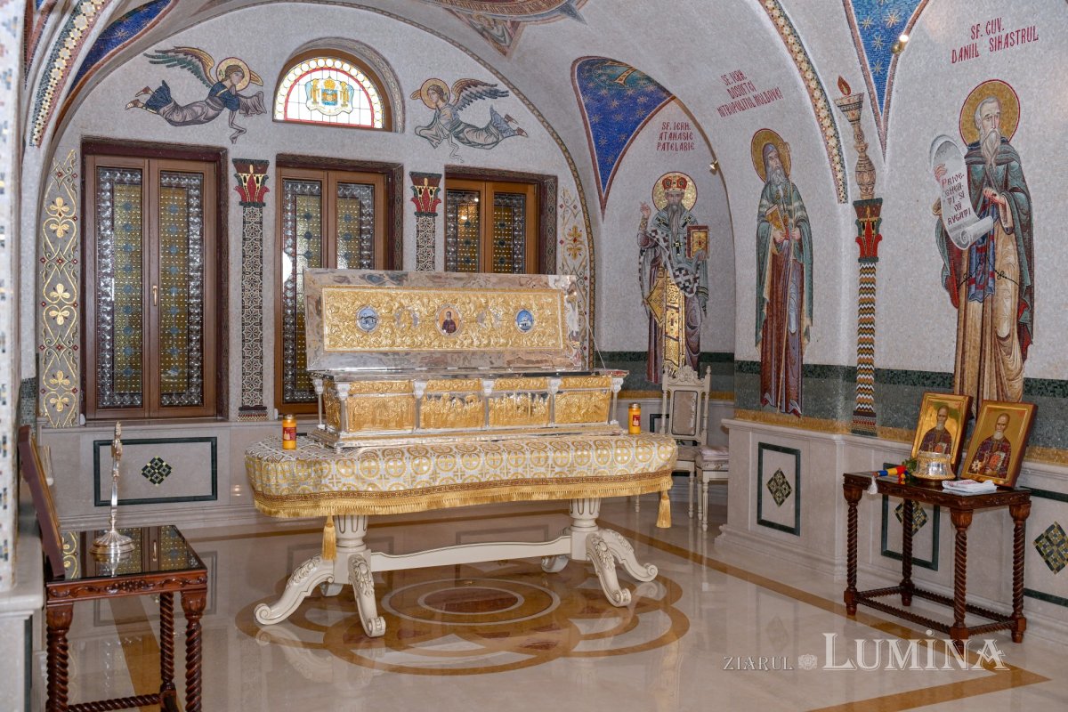Patriarhul României a sfințit racla cu moaştele Sfântului Constantin Sârbu 377666