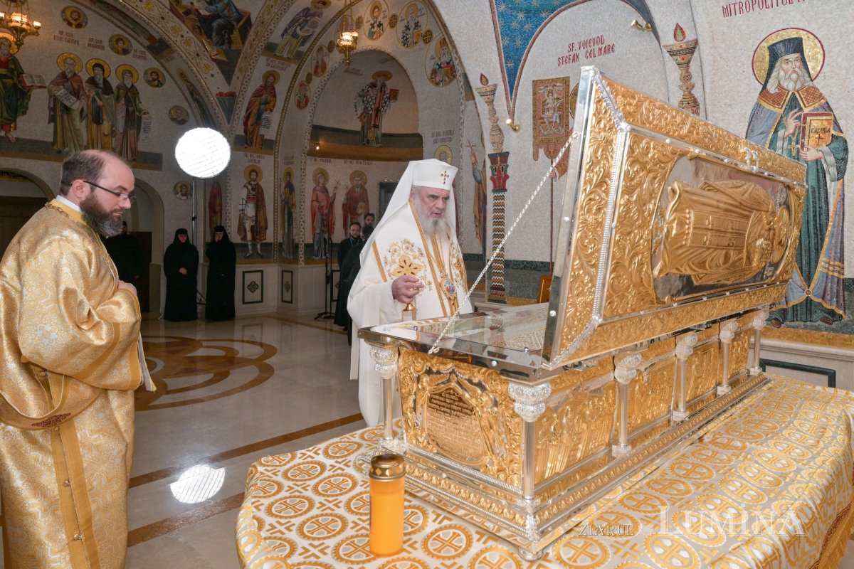 Patriarhul României a sfințit racla cu moaştele Sfântului Constantin Sârbu 377667
