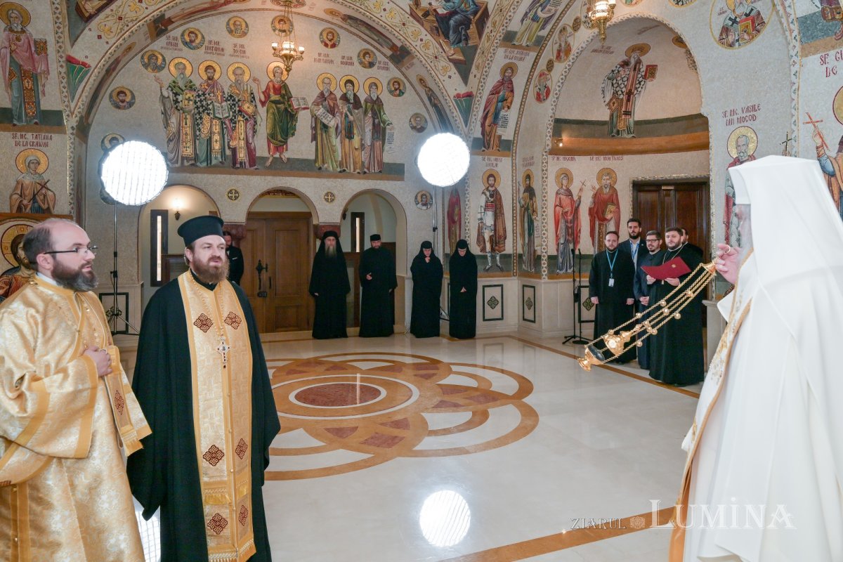 Patriarhul României a sfințit racla cu moaştele Sfântului Constantin Sârbu 377671