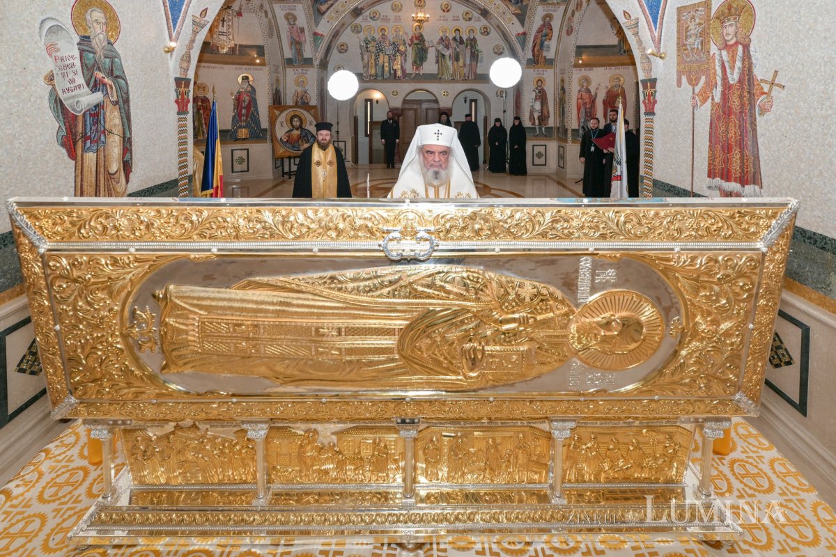Patriarhul României a sfințit racla cu moaştele Sfântului Constantin Sârbu 377672