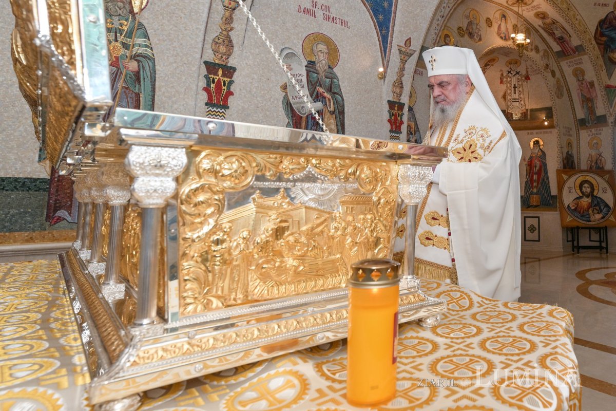 Patriarhul României a sfințit racla cu moaştele Sfântului Constantin Sârbu 377673