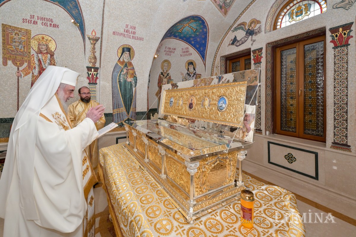 Patriarhul României a sfințit racla cu moaştele Sfântului Constantin Sârbu 377674