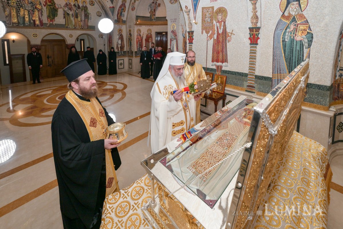 Patriarhul României a sfințit racla cu moaştele Sfântului Constantin Sârbu 377675
