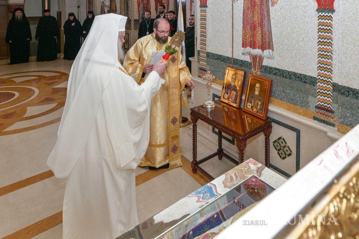 Patriarhul României a sfințit racla cu moaştele Sfântului Constantin Sârbu 377676