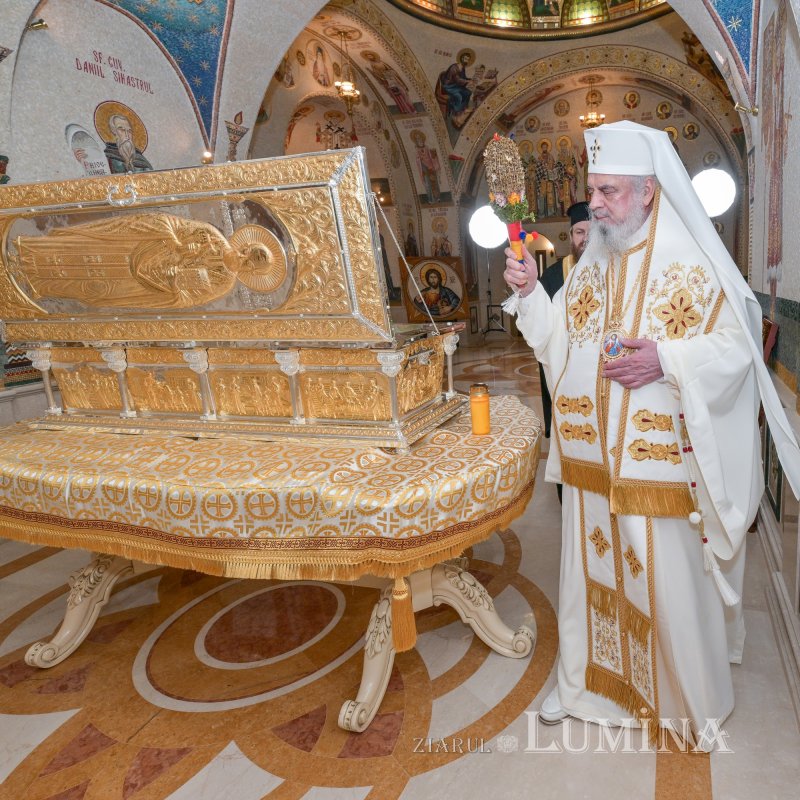 Patriarhul României a sfințit racla cu moaştele Sfântului Constantin Sârbu 377677