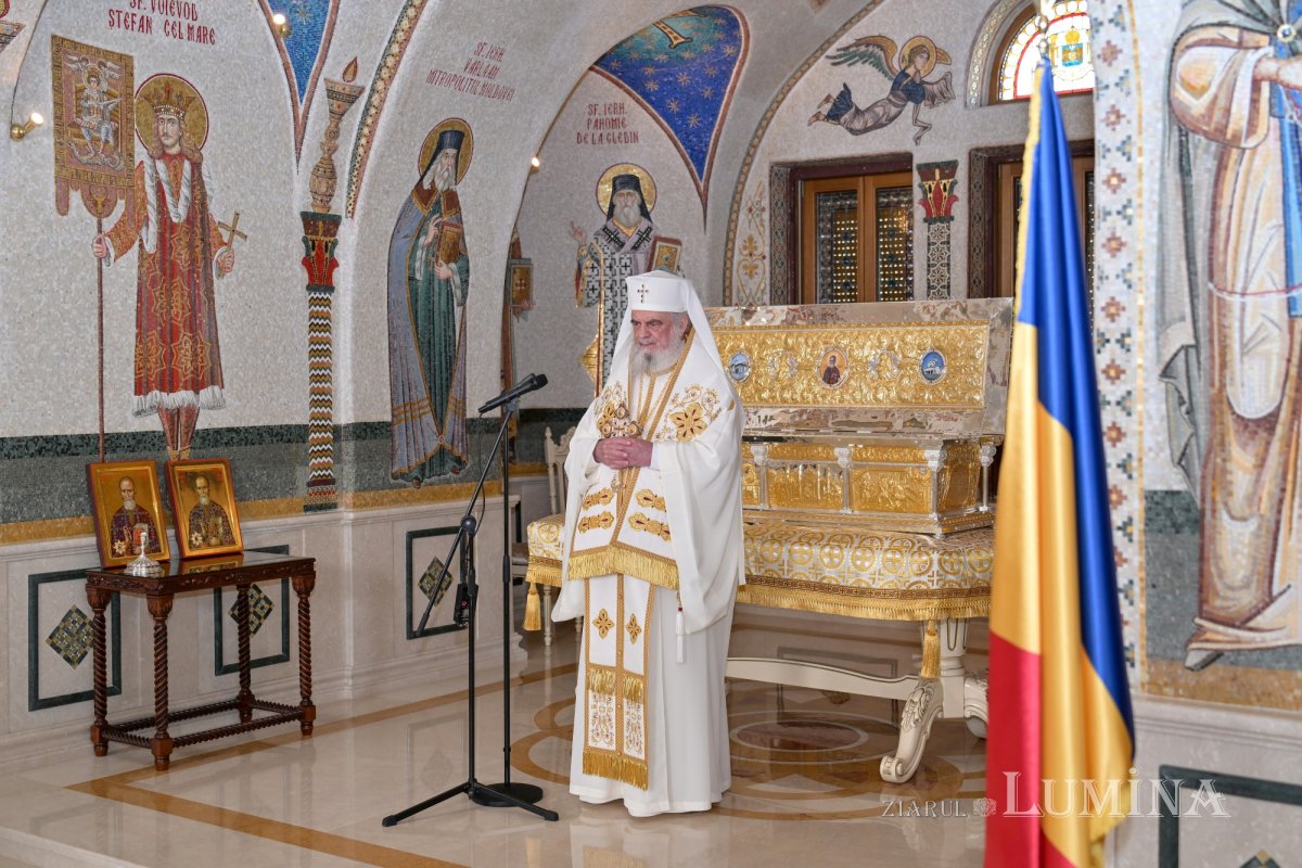 Patriarhul României a sfințit racla cu moaştele Sfântului Constantin Sârbu 377679