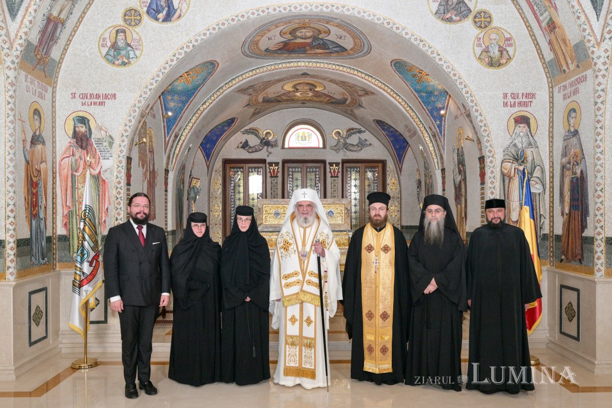 Patriarhul României a sfințit racla cu moaştele Sfântului Constantin Sârbu 377681