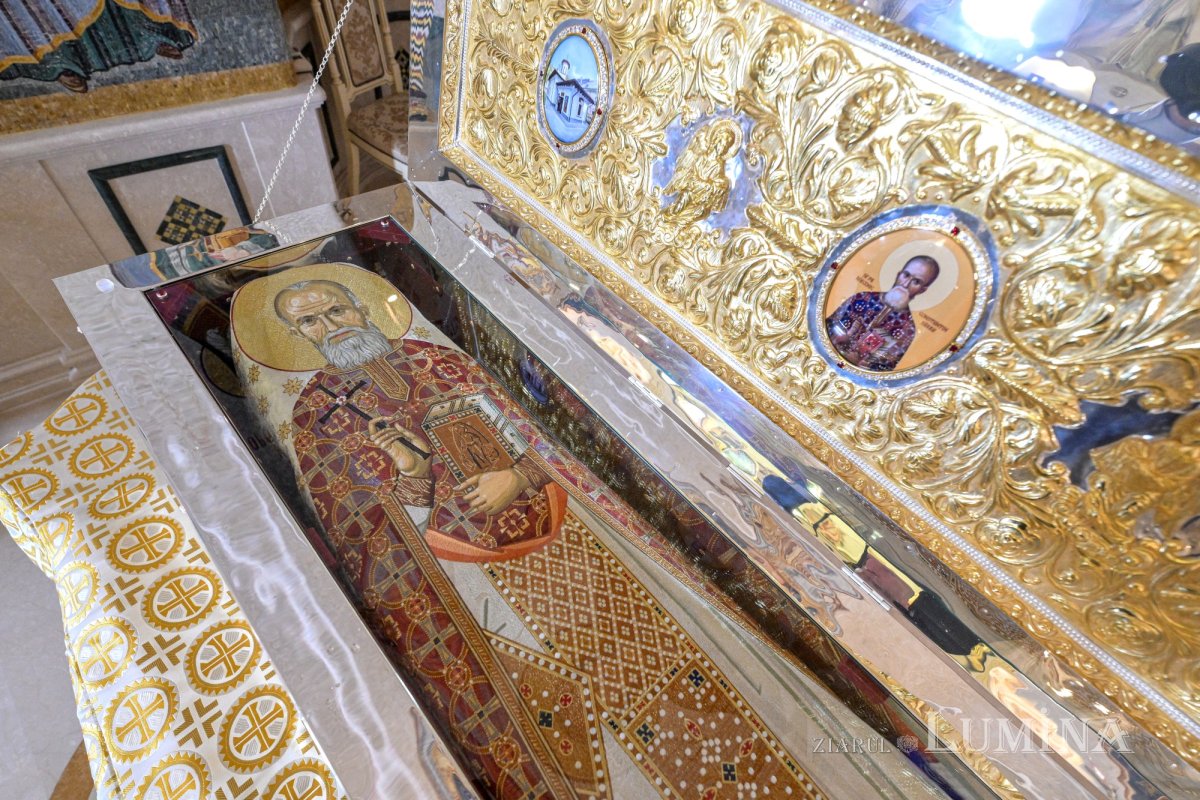 Patriarhul României a sfințit racla cu moaştele Sfântului Constantin Sârbu 377682