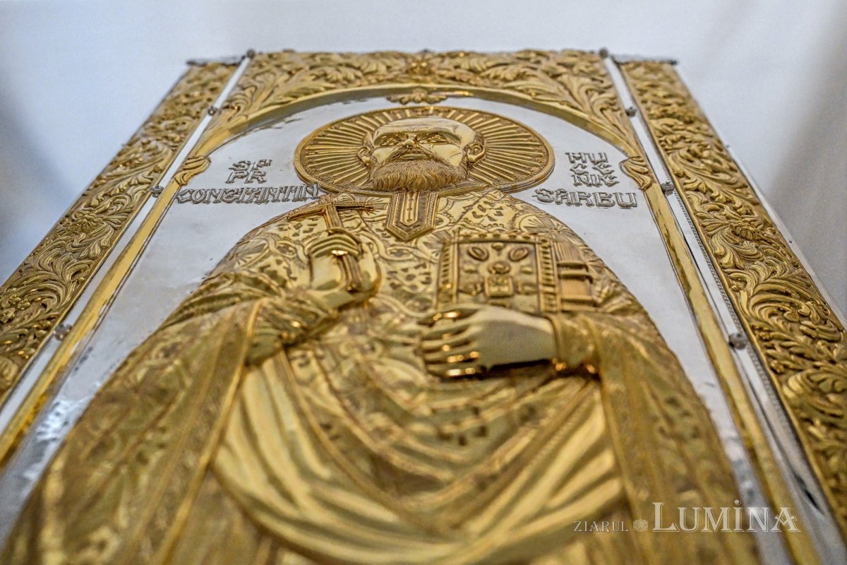 Patriarhul României a sfințit racla cu moaştele Sfântului Constantin Sârbu 377683