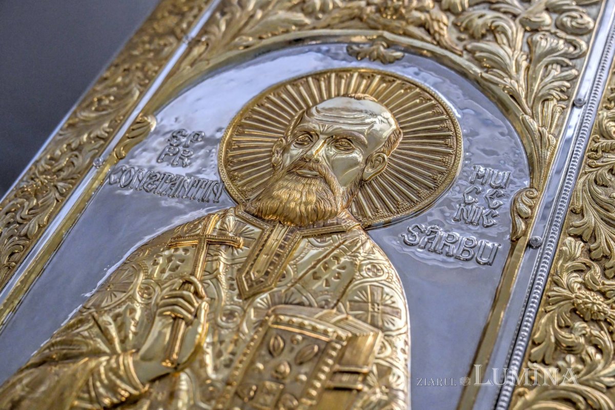 Sclipirile Luminii: Sfinţirea raclei cu cinstitele moaşte ale Sfântului Preot Mucenic Constantin Sârbu 377847