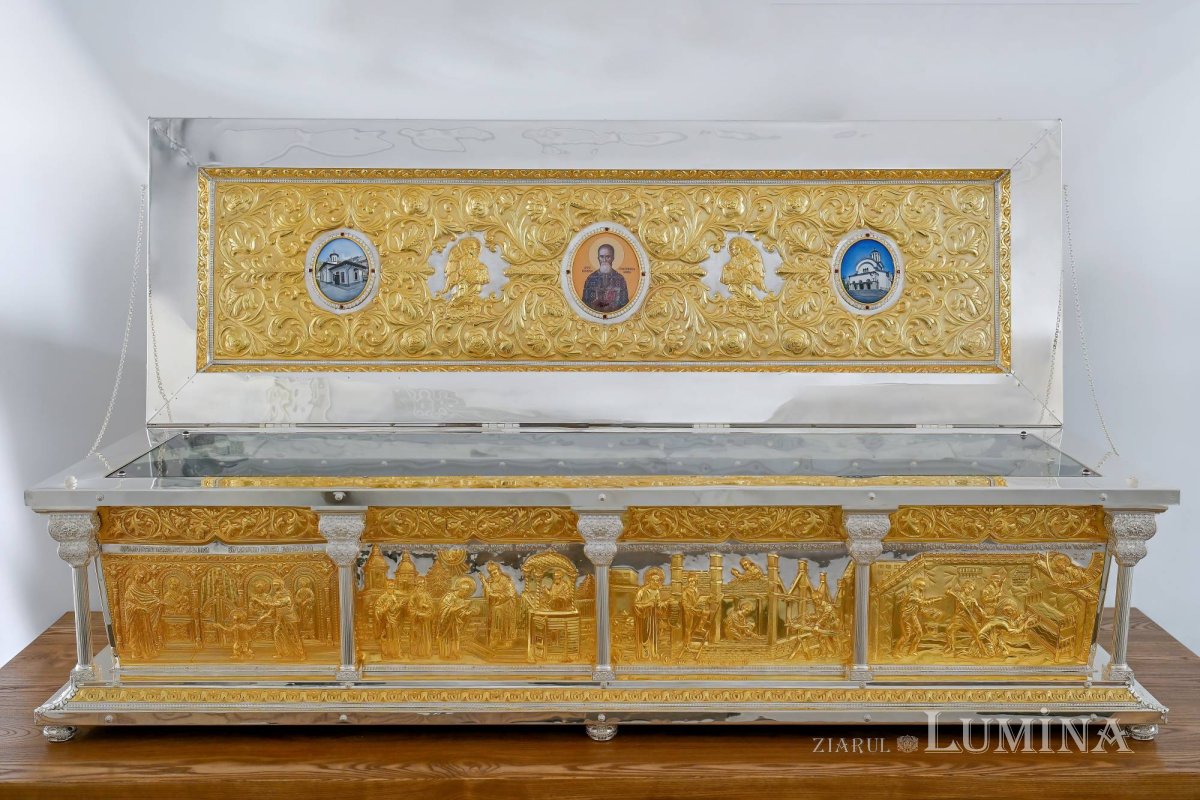 Sclipirile Luminii: Sfinţirea raclei cu cinstitele moaşte ale Sfântului Preot Mucenic Constantin Sârbu 377848