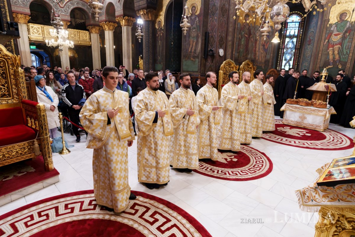 Priveghere pentru „oaspetele” de la hramul Catedralei Patriarhale 378138