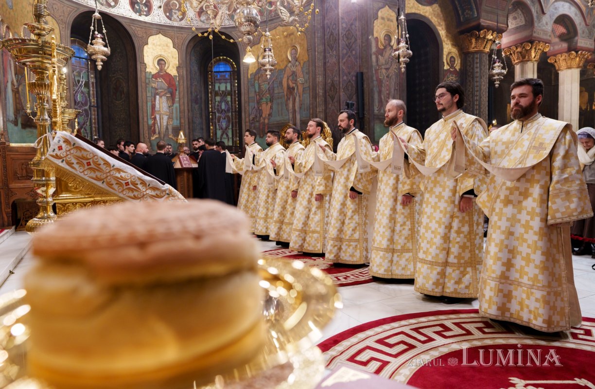 Priveghere pentru „oaspetele” de la hramul Catedralei Patriarhale 378154