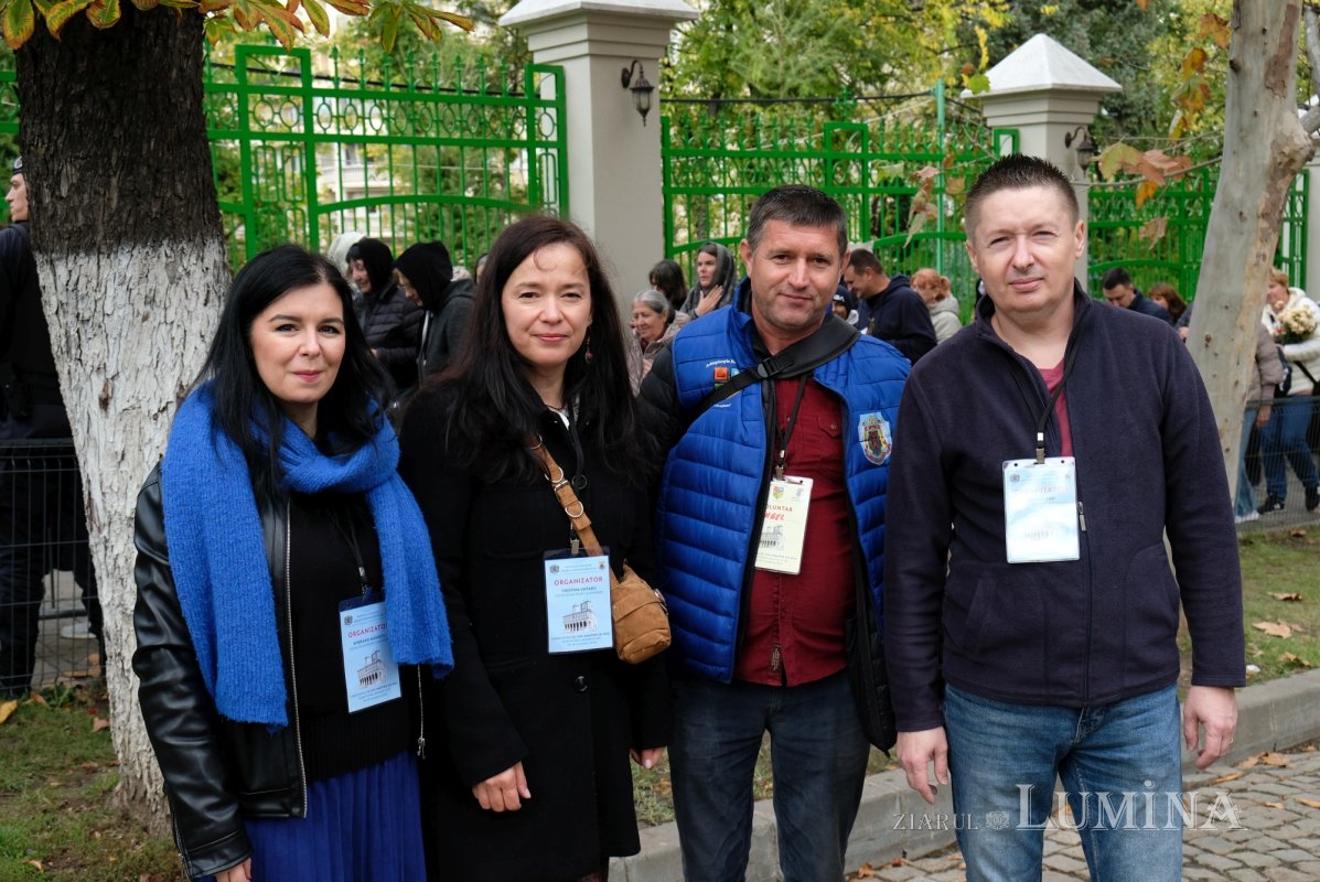 Hrană spirituală şi materială pentru pelerinii de pe Colina Bucuriei 378184