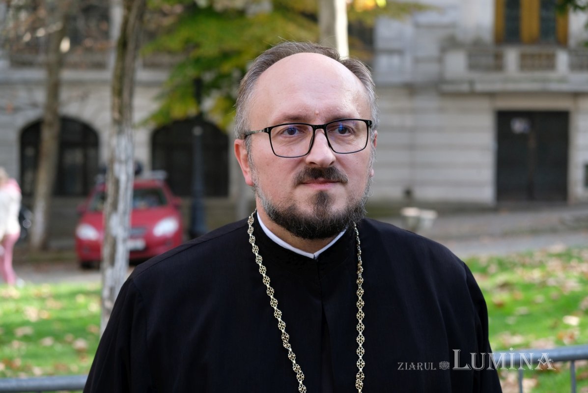 Hrană spirituală şi materială pentru pelerinii de pe Colina Bucuriei 378191