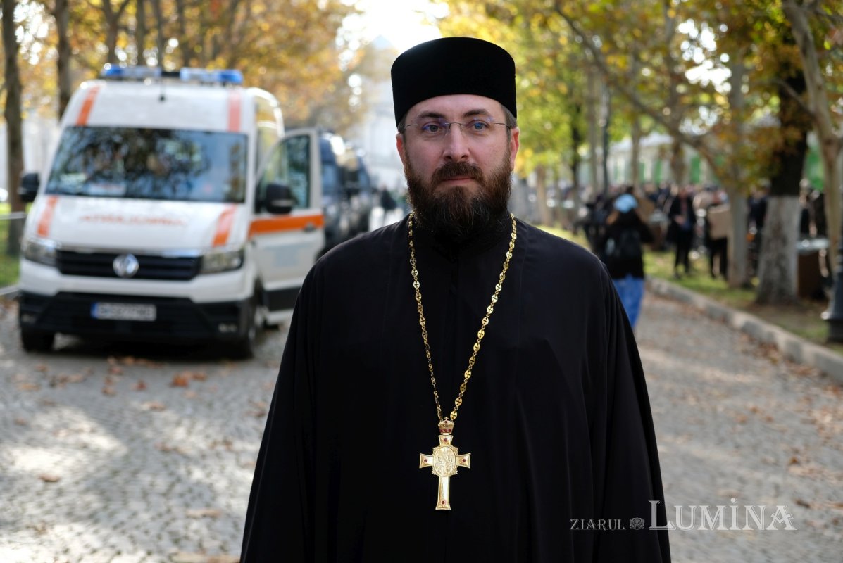 Hrană spirituală şi materială pentru pelerinii de pe Colina Bucuriei 378193