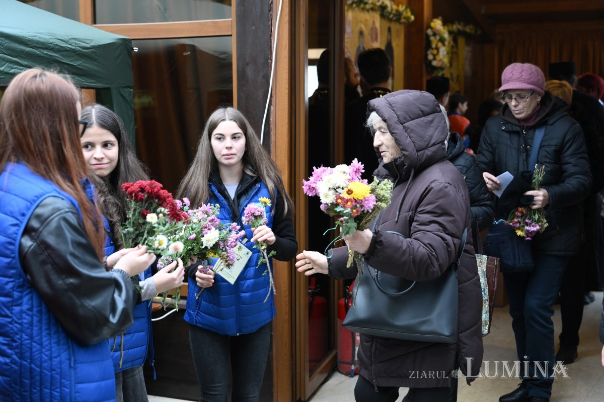 Bucuria slujirii aproapelui, mărturisită de voluntarii de pe Colina Bucuriei 378384