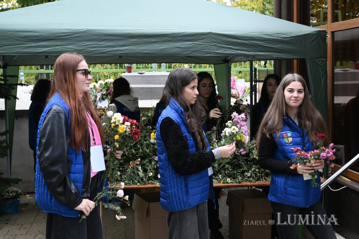 Bucuria slujirii aproapelui, mărturisită de voluntarii de pe Colina Patriarhiei 378382