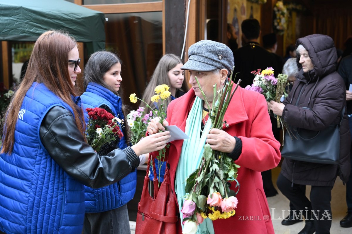 Bucuria slujirii aproapelui, mărturisită de voluntarii de pe Colina Patriarhiei 378383
