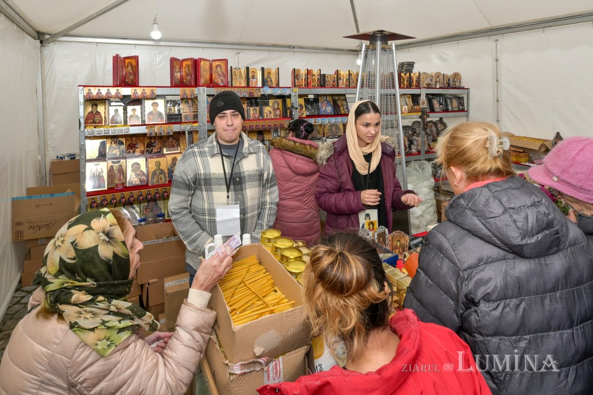 Obiecte şi suvenire spre amintirea întâlnirii cu sfinţii din Capitală 378334
