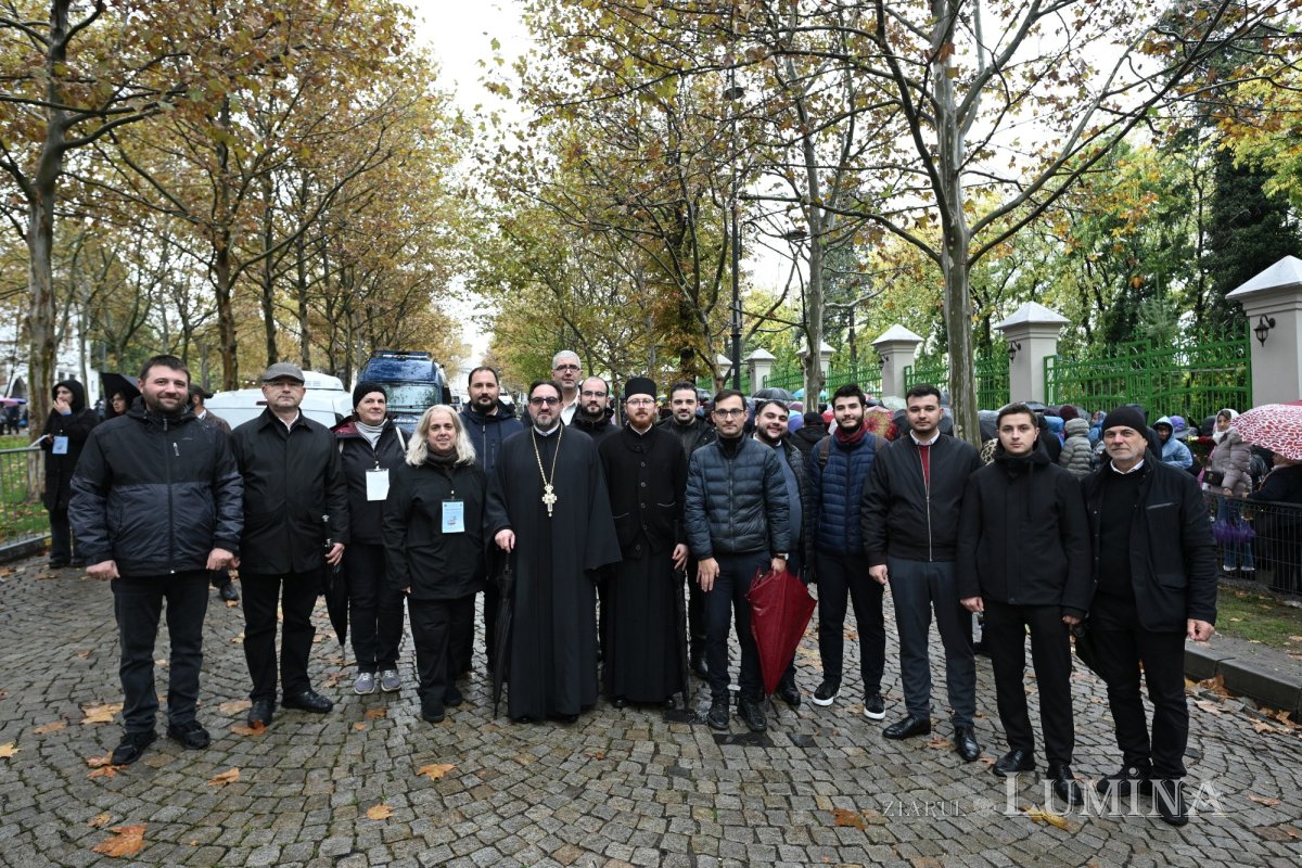 Frigul şi ploaia, suportate şi cu un dar de la protoierii 378668