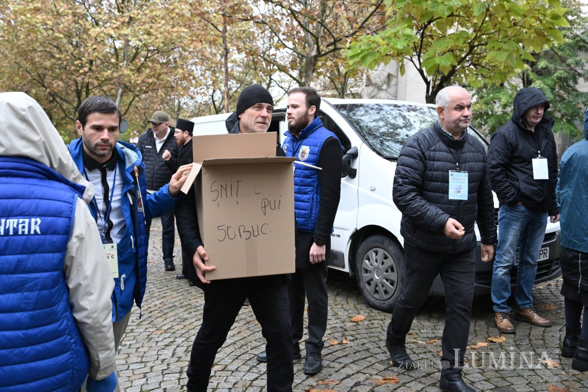 Frigul şi ploaia, suportate şi cu un dar de la protoierii 378669