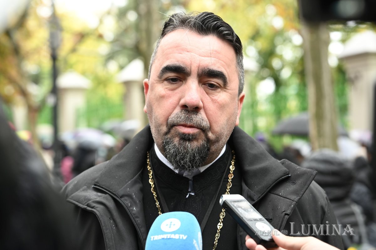 Frigul şi ploaia, suportate şi cu un dar de la protoierii 378675