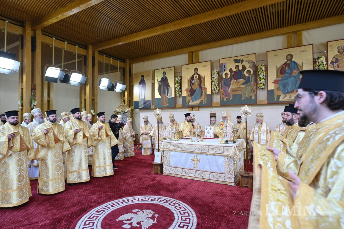 Sfântul Ocrotitor al Capitalei a fost cinstit pe Colina Patriarhiei 378600