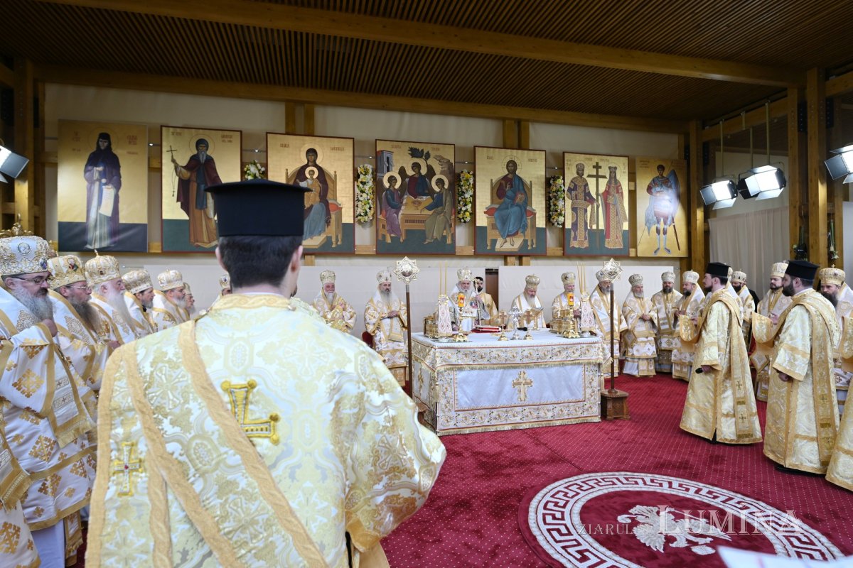 Sfântul Ocrotitor al Capitalei a fost cinstit pe Colina Patriarhiei 378602