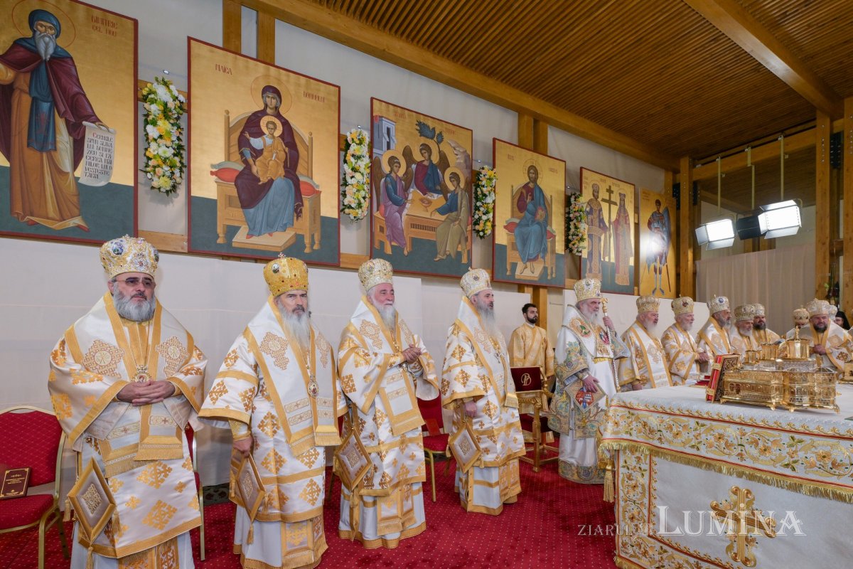 Sfântul Ocrotitor al Capitalei a fost cinstit pe Colina Patriarhiei 378642