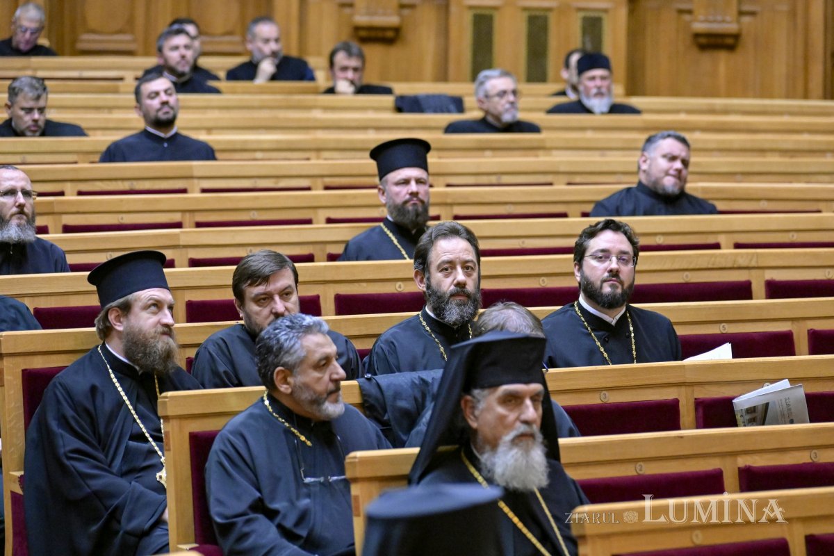 Ședință solemnă a Sfântului Sinod la Palatul Patriarhiei 378838