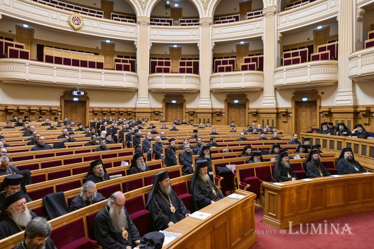 Ședință solemnă a Sfântului Sinod la Palatul Patriarhiei 378839