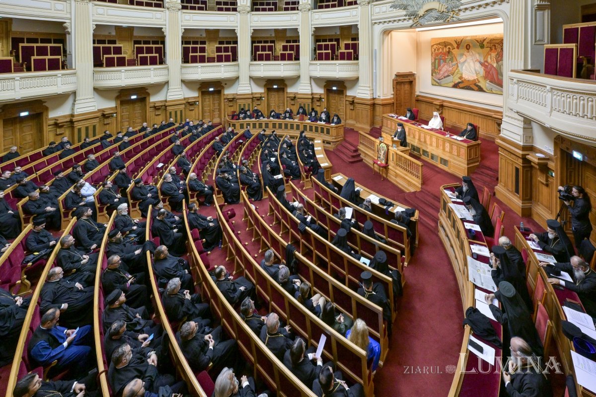 Ședință solemnă a Sfântului Sinod la Palatul Patriarhiei 378844