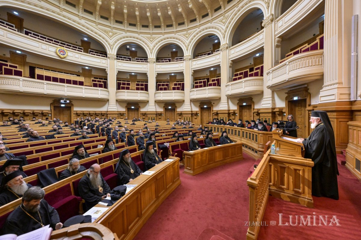 Ședință solemnă a Sfântului Sinod la Palatul Patriarhiei din București 378837