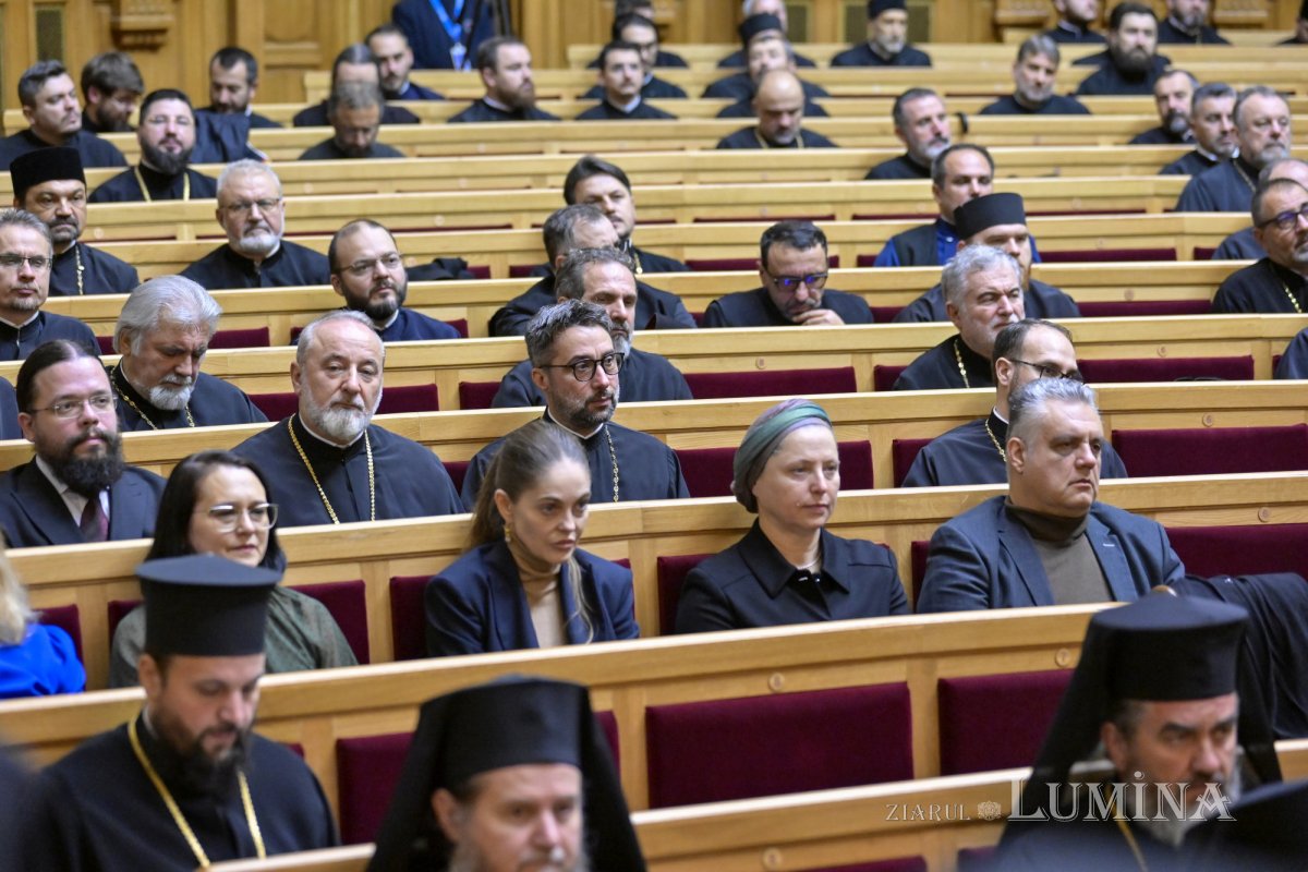 Ședință solemnă a Sfântului Sinod la Palatul Patriarhiei din București 378842