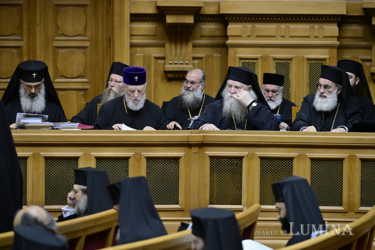 Întrunirea în ședință de lucru a Sfântului Sinod la Bucureşti 378933