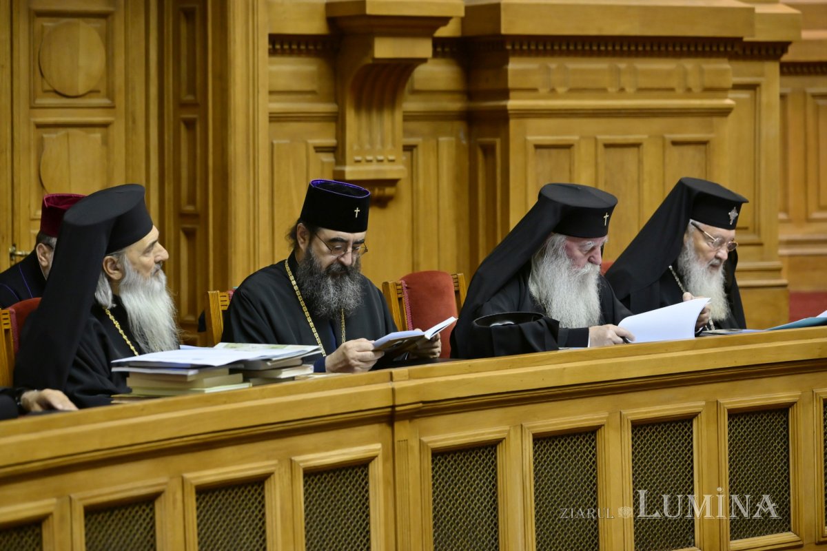 Întrunirea în ședință de lucru a Sfântului Sinod la Bucureşti 378935
