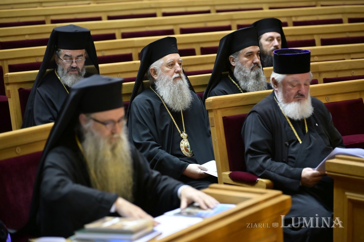 Întrunirea în ședință de lucru a Sfântului Sinod la Bucureşti 378939