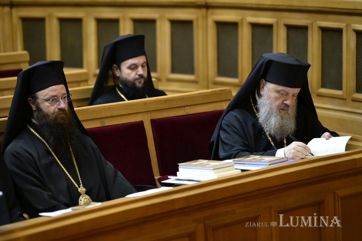 Întrunirea în ședință de lucru a Sfântului Sinod la Bucureşti 378940