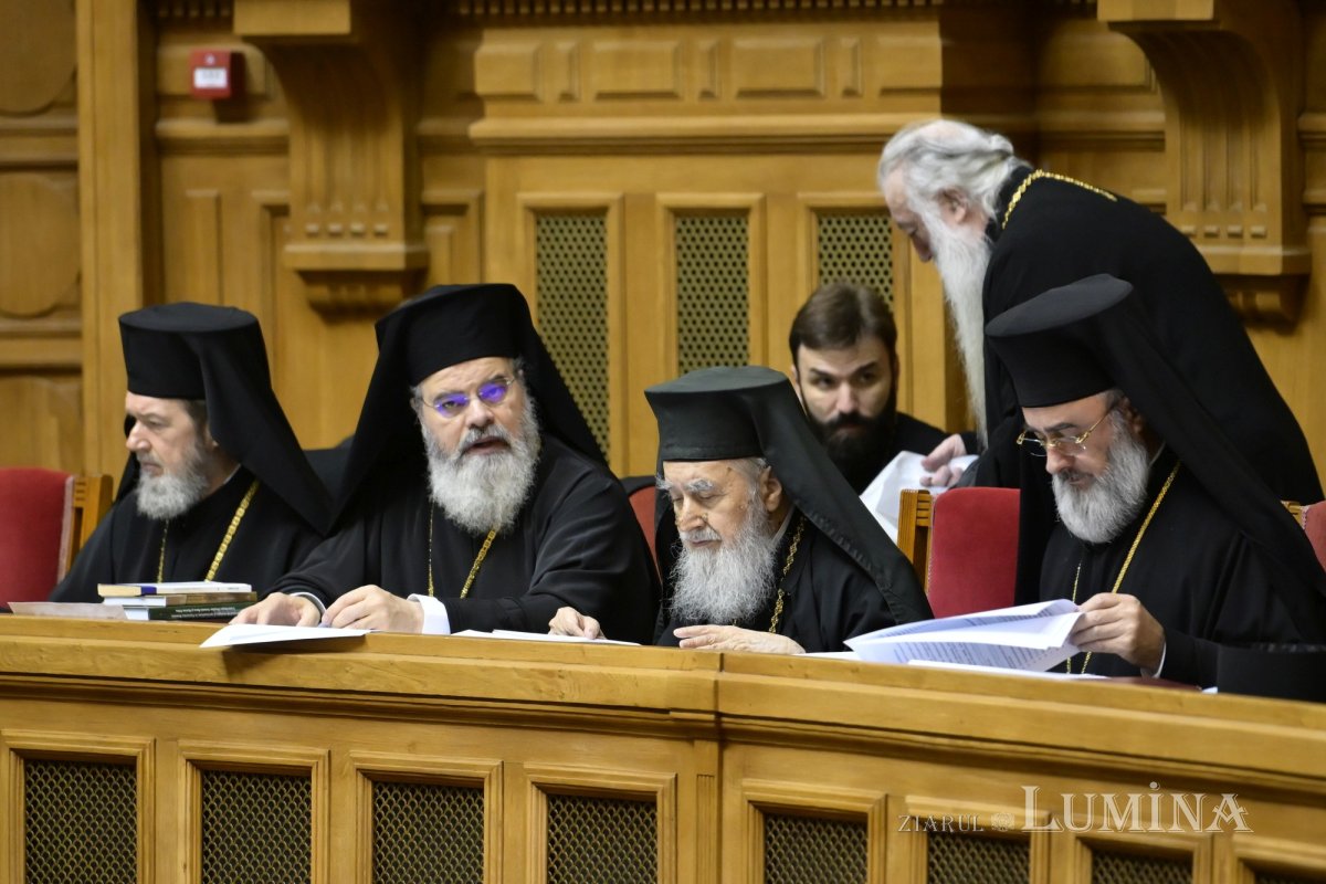 Întrunirea în ședință de lucru a Sfântului Sinod la Bucureşti 378942