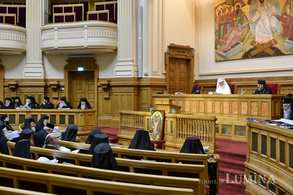 Întrunirea în ședință de lucru a Sfântului Sinod la Bucureşti 378944