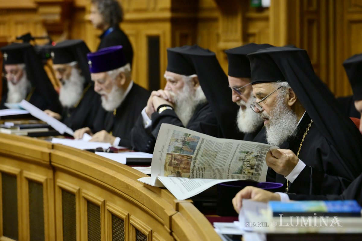Întrunirea în ședință de lucru a Sfântului Sinod la Bucureşti 378945