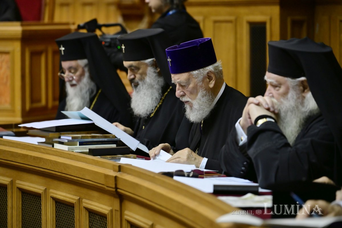 Întrunirea în ședință de lucru a Sfântului Sinod la Bucureşti 378946