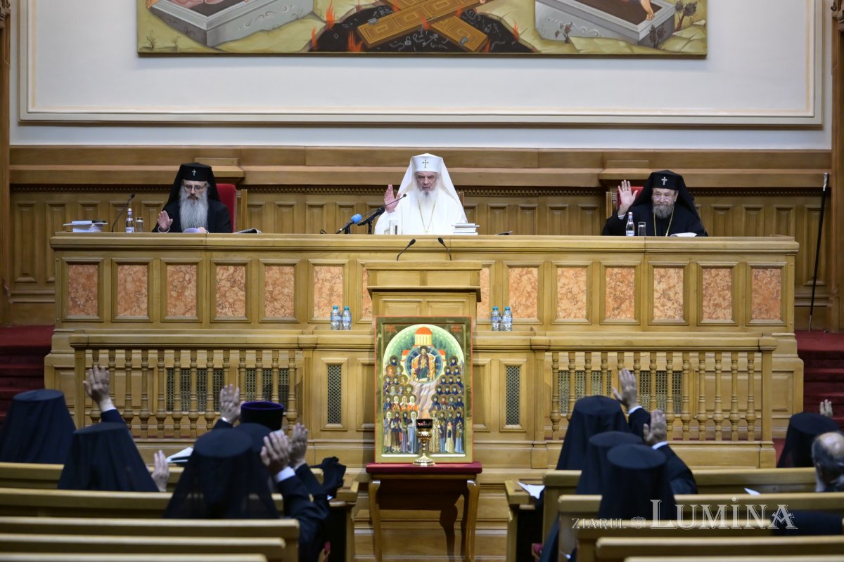 Întrunirea în ședință de lucru a Sfântului Sinod la Bucureşti 378949