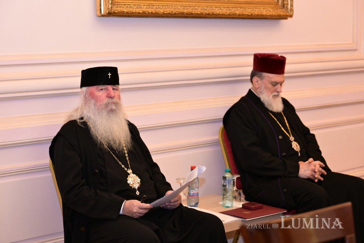 Întrunirea în ședință de lucru a Sfântului Sinod la Bucureşti 378954