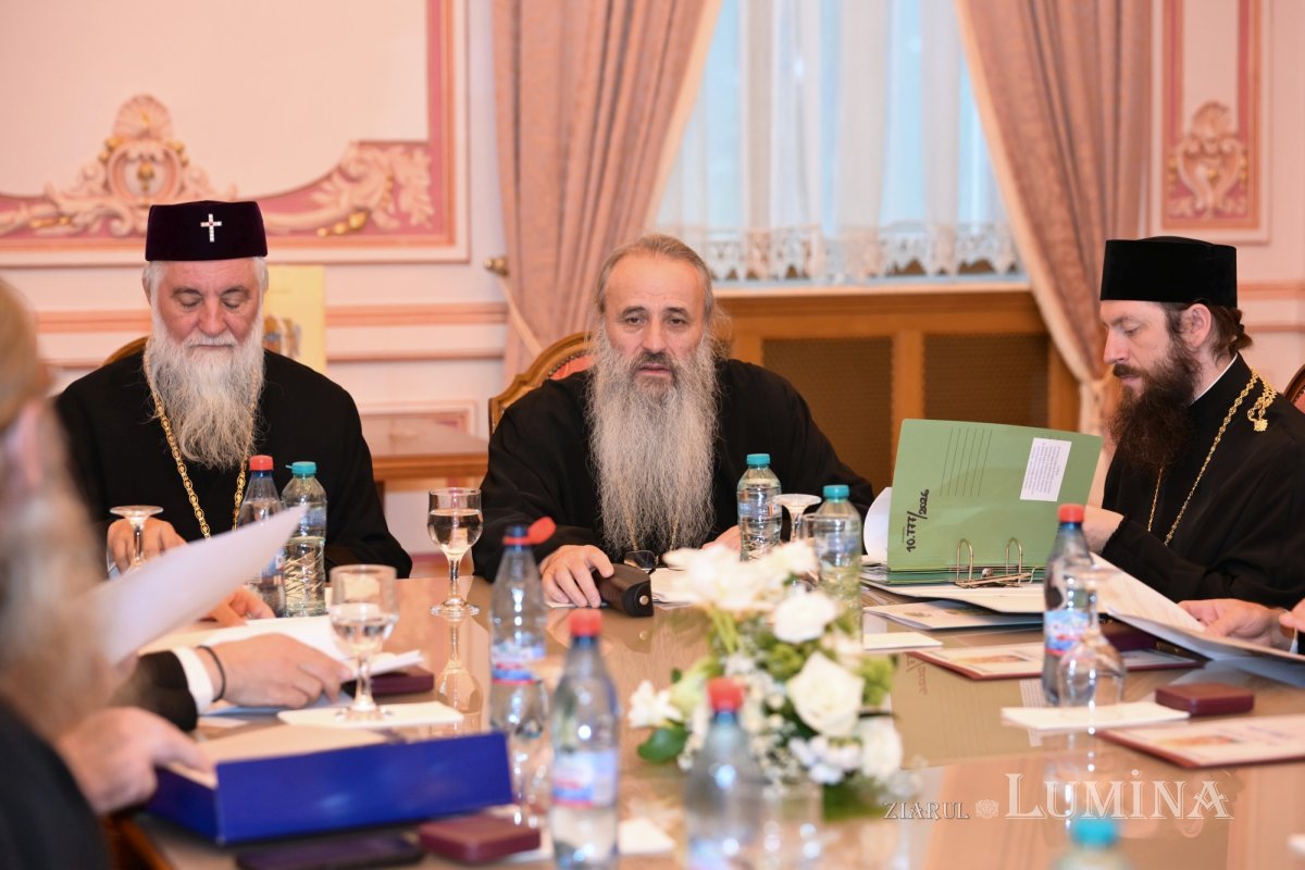 Întrunirea în ședință de lucru a Sfântului Sinod la Bucureşti 378956